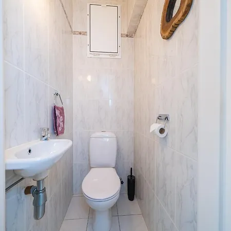 Apartamento Retreat With Sunny Terrace, Cleaning Included